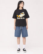 Mockup Boxy Heavyweight Tee Black female full-body 01
