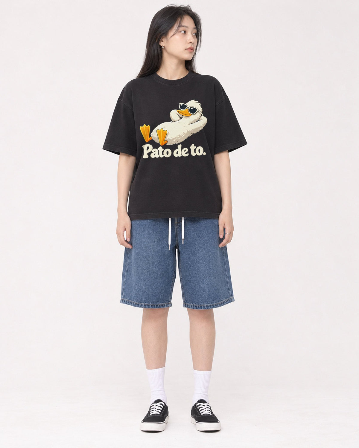 Mockup Boxy Heavyweight Tee Black female full-body 01