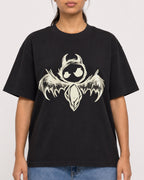 Mockup Boxy Heavyweight Tee Black female close-up 16