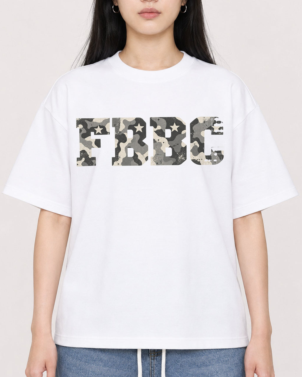 Mockup Boxy Heavyweight Tee White female close-up 01