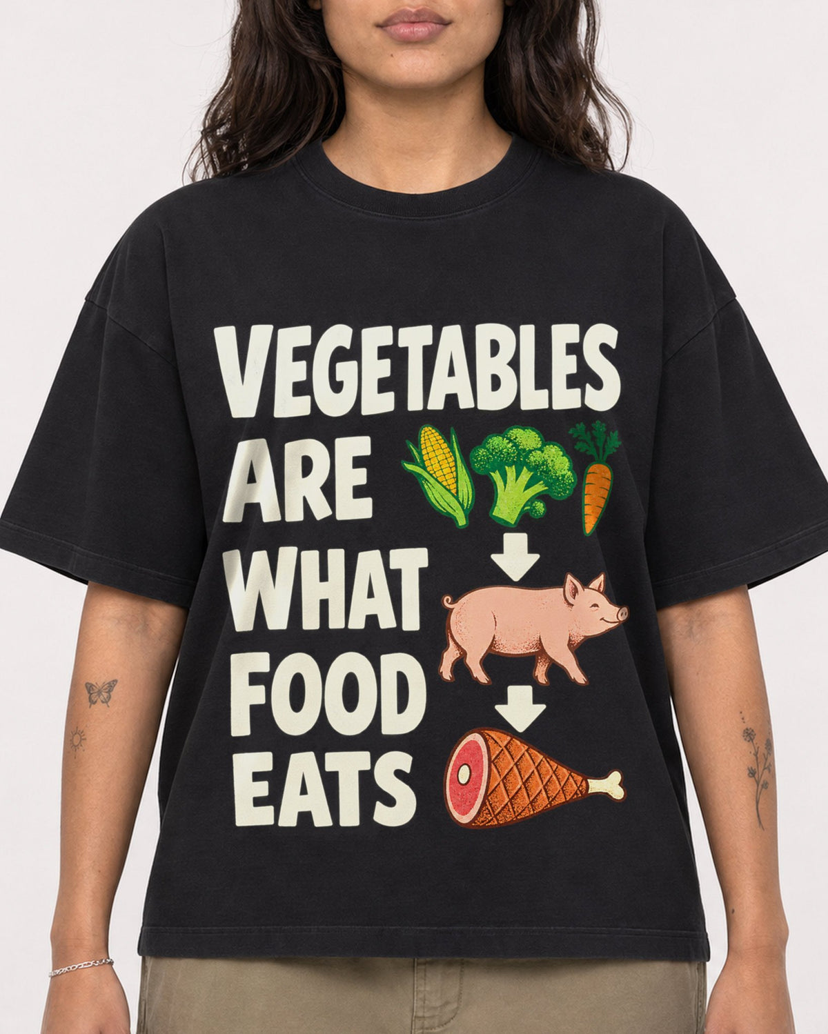 Mockup Boxy Heavyweight Tee Black female close-up 06