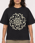 Mockup Boxy Heavyweight Tee Black female close-up 06