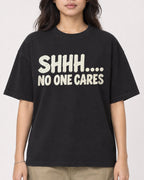 Mockup Boxy Heavyweight Tee Black female close-up 02