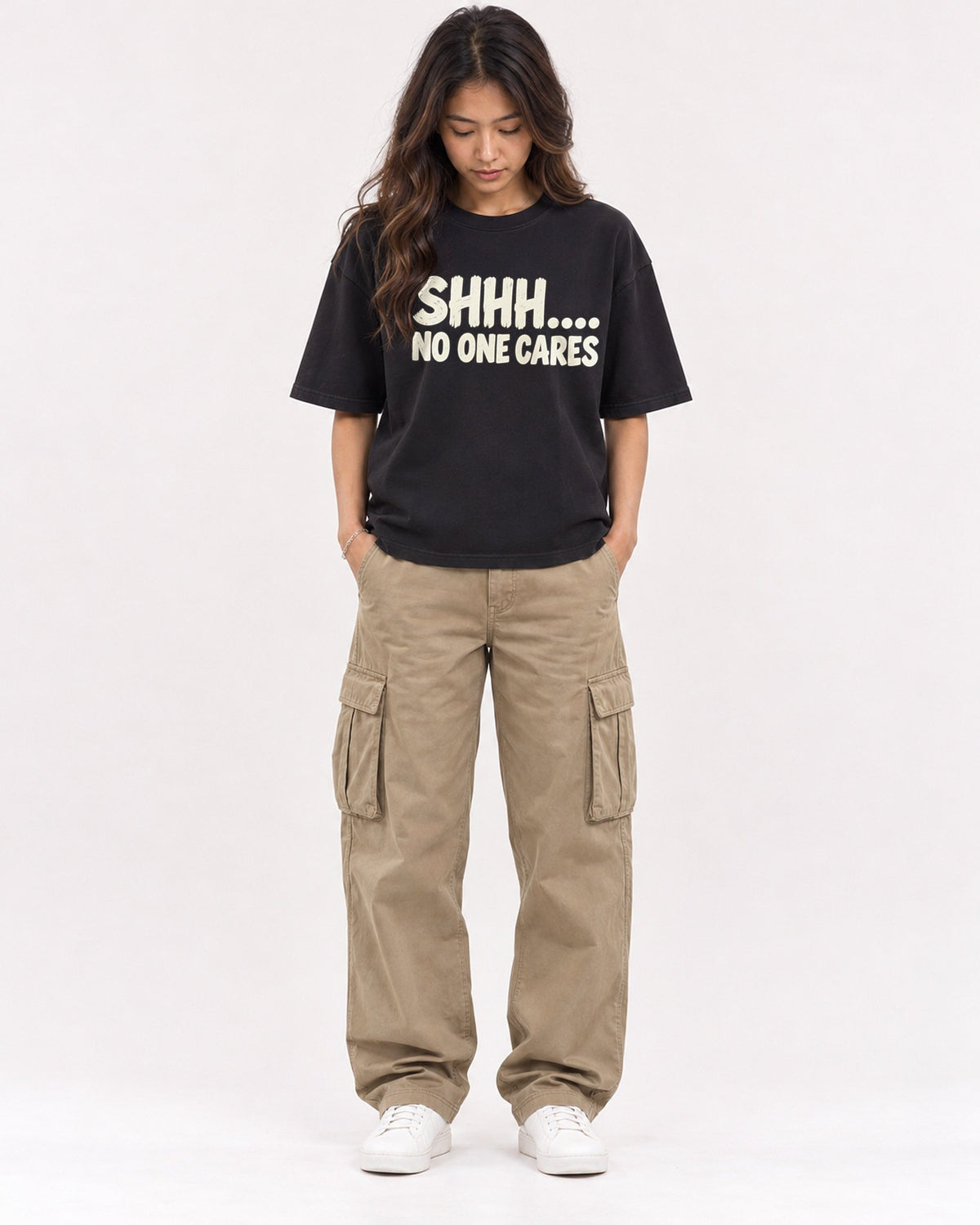 Mockup Boxy Heavyweight Tee Black female full-body 02