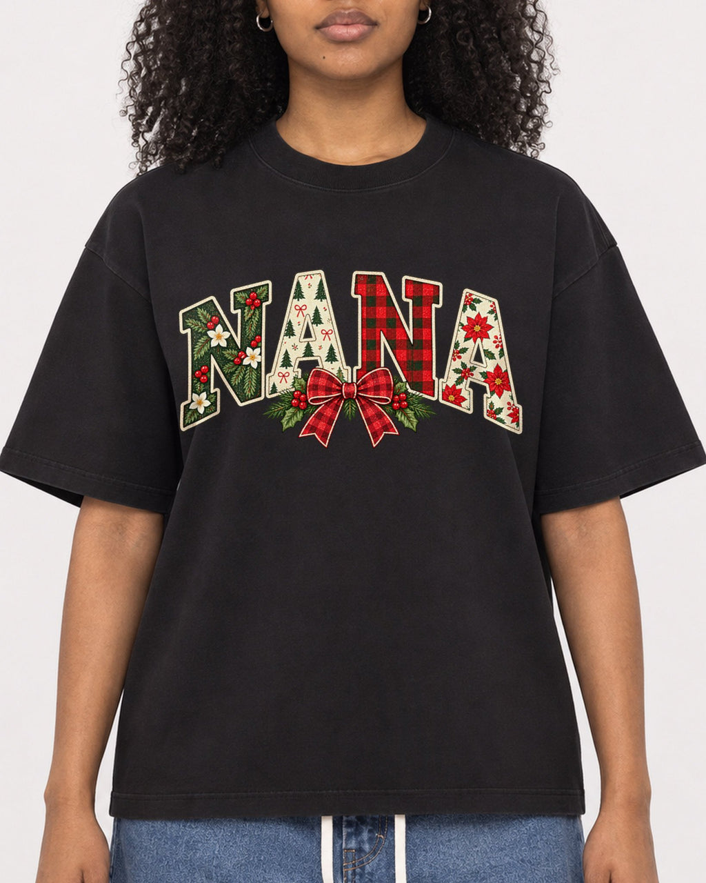 Mockup Boxy Heavyweight Tee Black female close-up 05