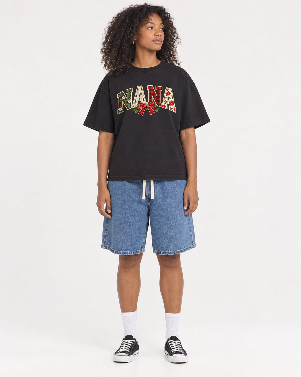 Mockup Boxy Heavyweight Tee Black female full-body 05