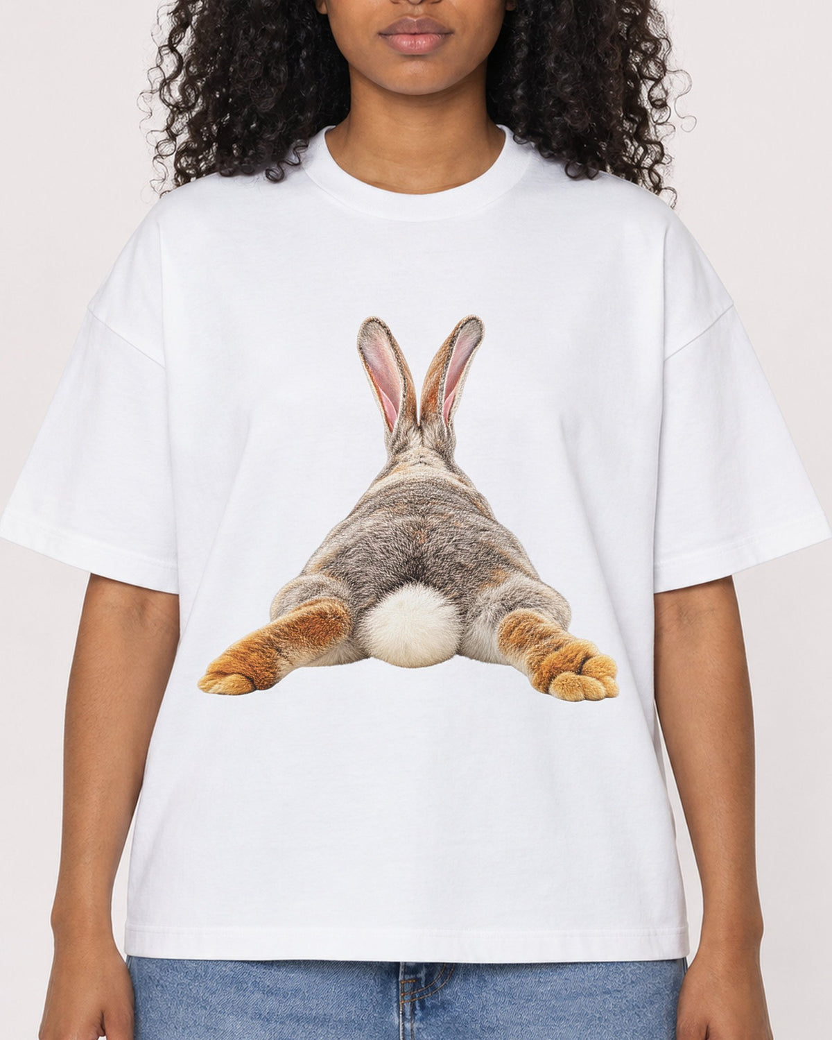 Mockup Boxy Heavyweight Tee White female close-up 05