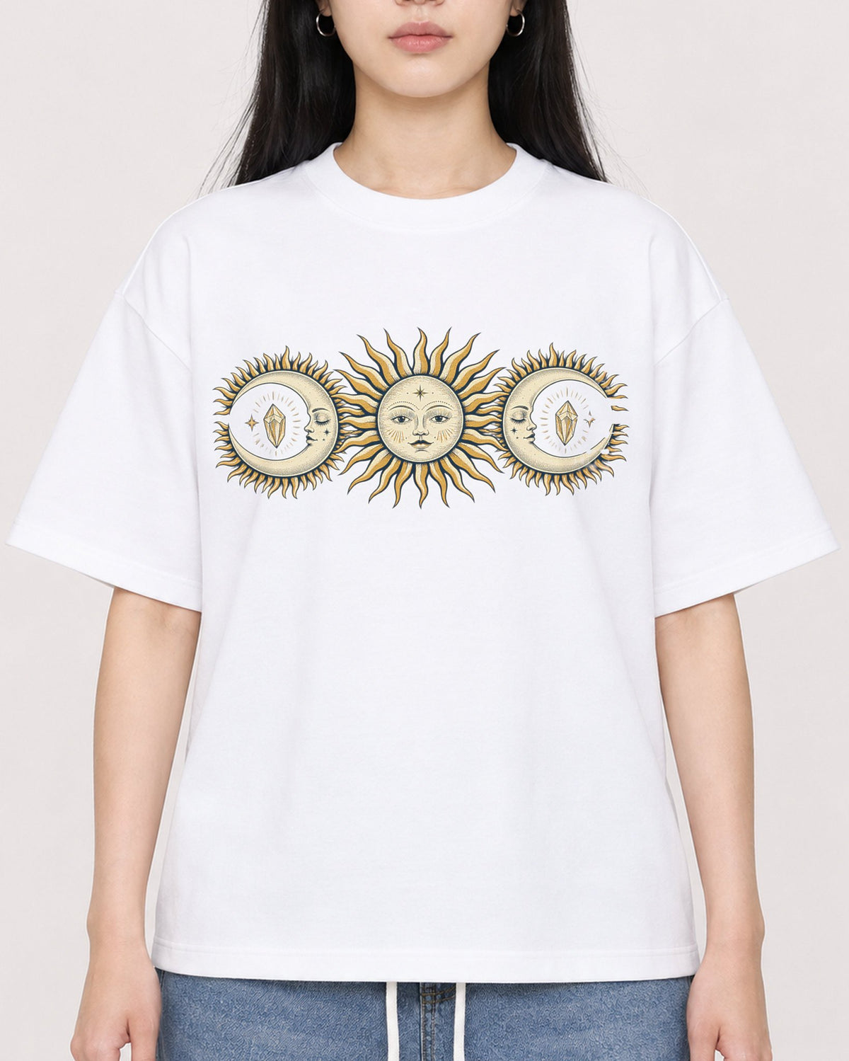 Mockup Boxy Heavyweight Tee White female close-up 01
