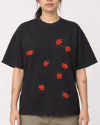 Mockup Boxy Heavyweight Tee Black female close-up 42