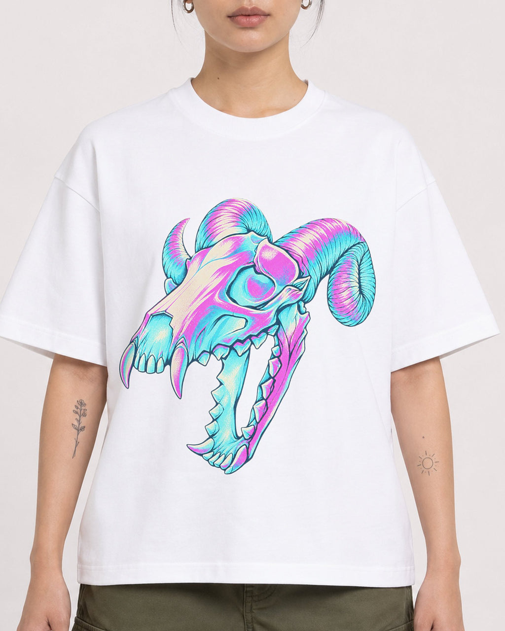 Mockup Boxy Heavyweight Tee White female close-up 12