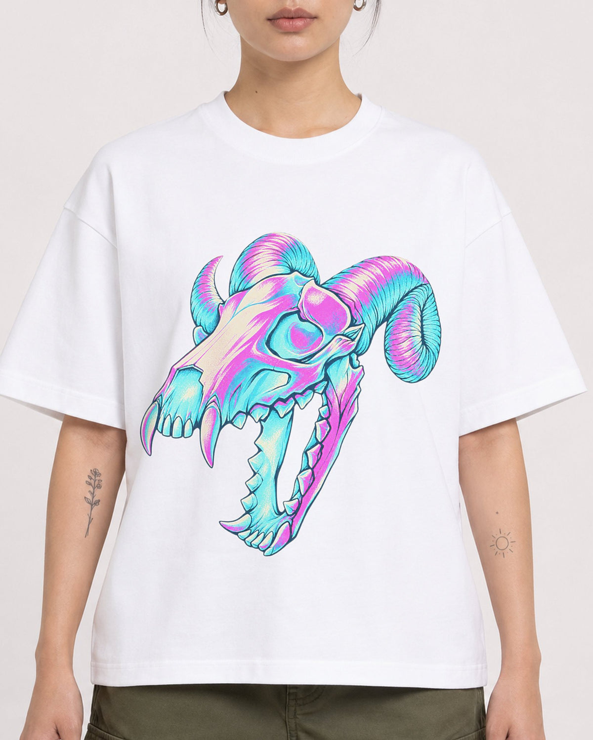 Mockup Boxy Heavyweight Tee White female close-up 12