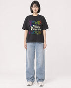 Mockup Boxy Heavyweight Tee Black female full-body 11