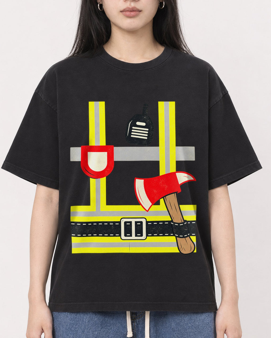 Mockup Boxy Heavyweight Tee Black female close-up 01