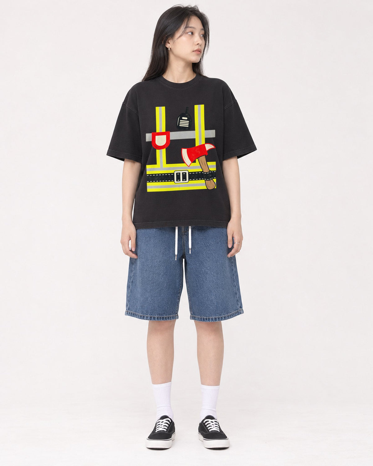 Mockup Boxy Heavyweight Tee Black female full-body 01