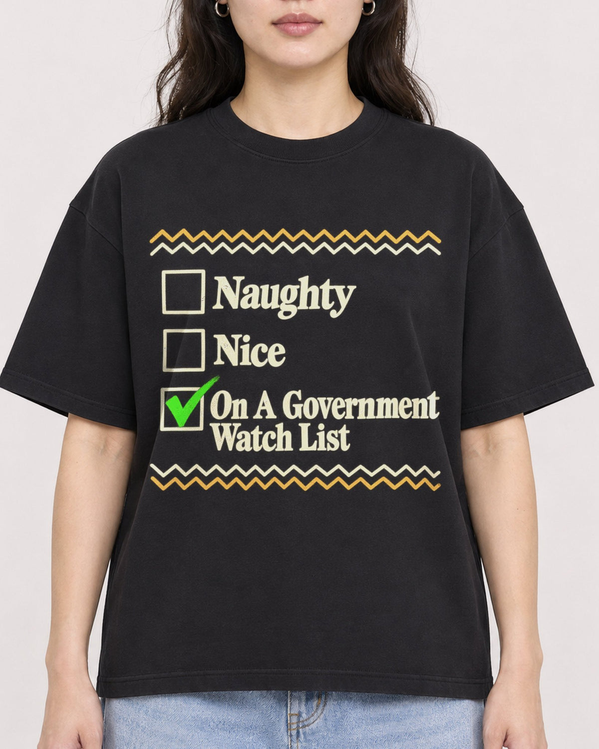 Mockup Boxy Heavyweight Tee Black female close-up 03