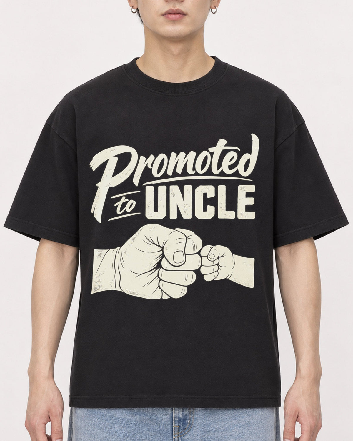Mockup Boxy Heavyweight Tee Black male close-up 01