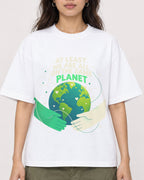 Mockup Boxy Heavyweight Tee White female close-up 02