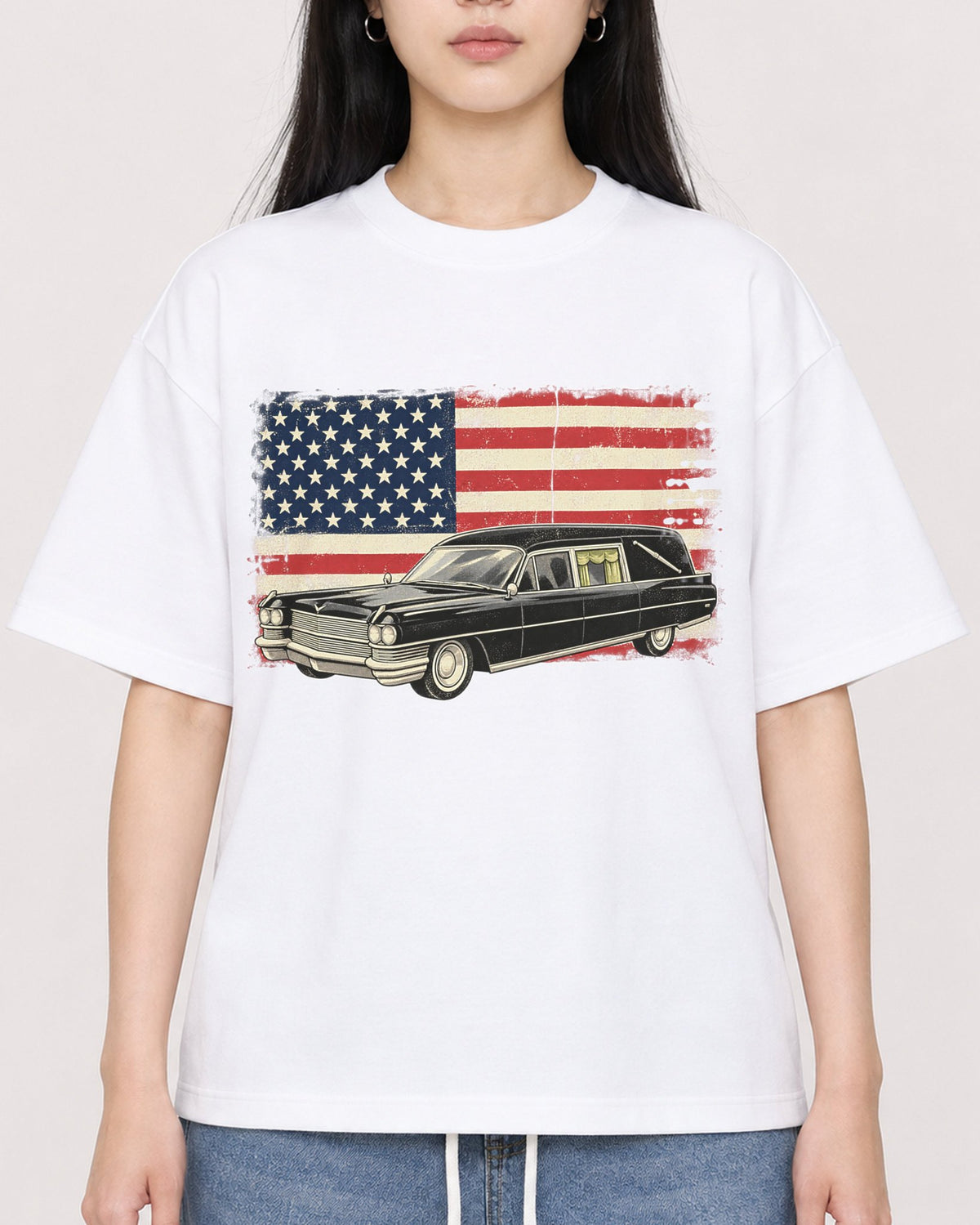 Mockup Boxy Heavyweight Tee White female close-up 01
