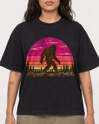 Mockup Boxy Heavyweight Tee Black female close-up 06