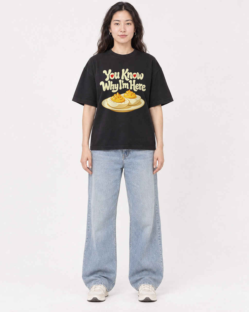 Mockup Boxy Heavyweight Tee Black female full-body 03