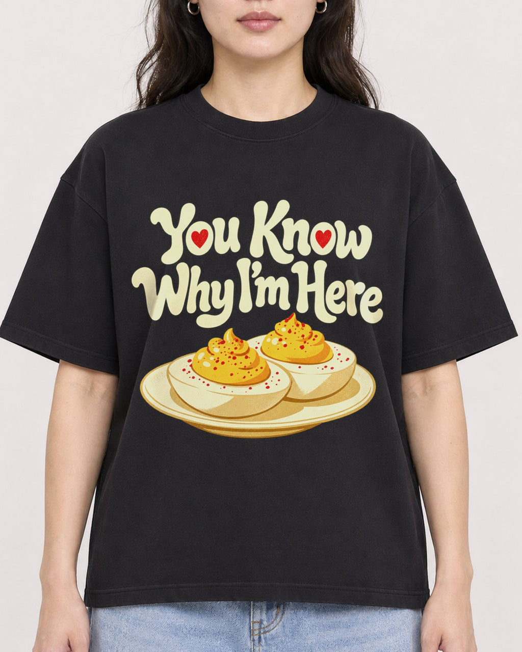 Mockup Boxy Heavyweight Tee Black female close-up 03