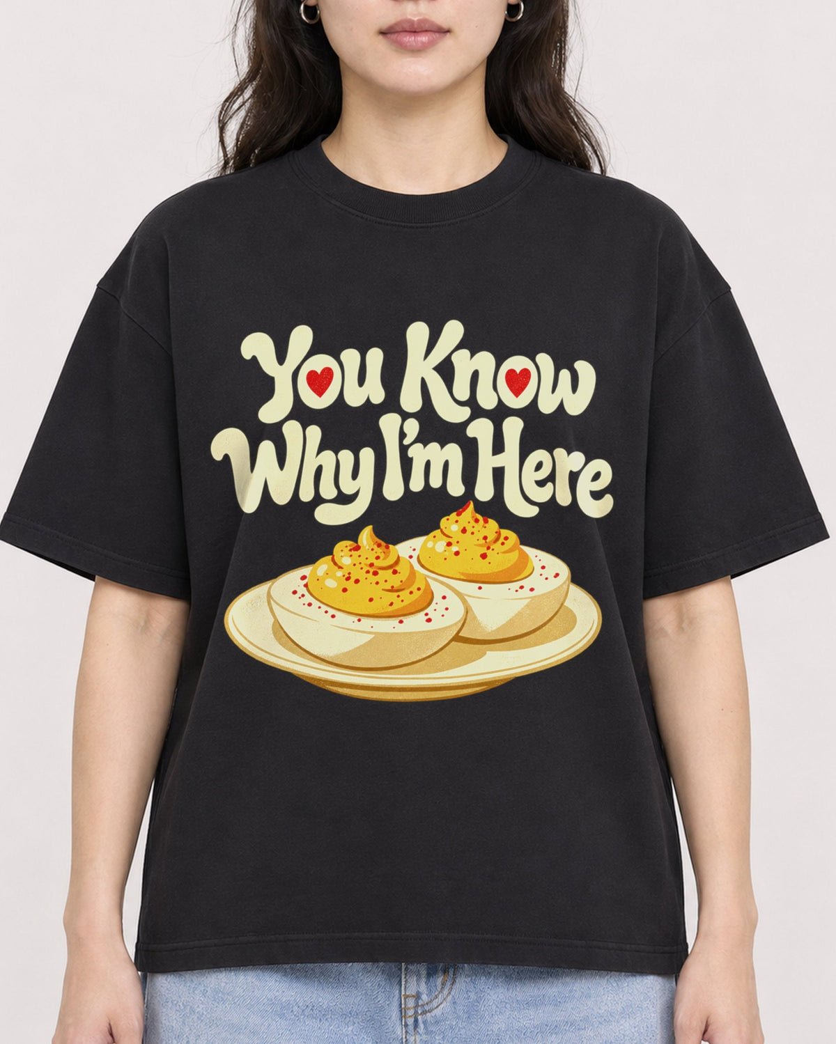 Mockup Boxy Heavyweight Tee Black female close-up 03