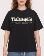 Mockup Boxy Heavyweight Tee Black female close-up 09