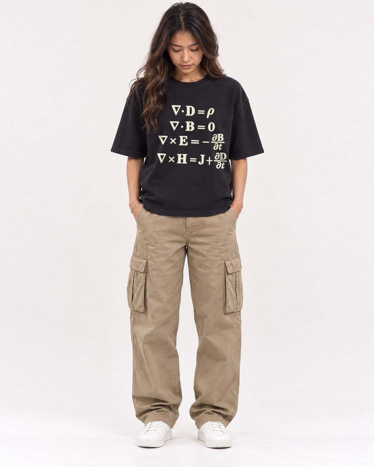 Mockup Boxy Heavyweight Tee Black female full-body 02