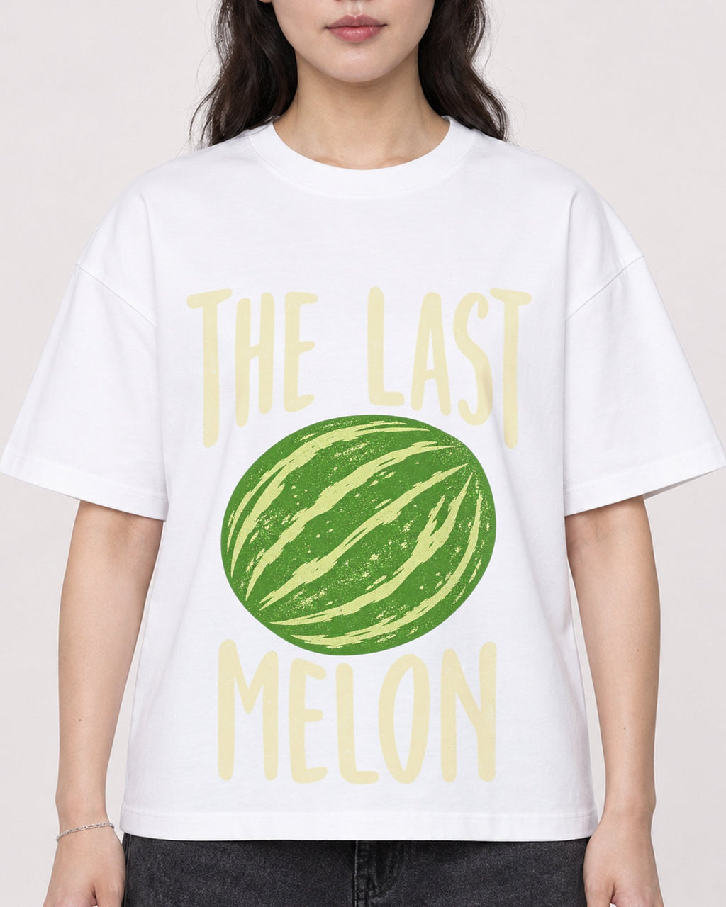 Mockup Boxy Heavyweight Tee White female close-up 03