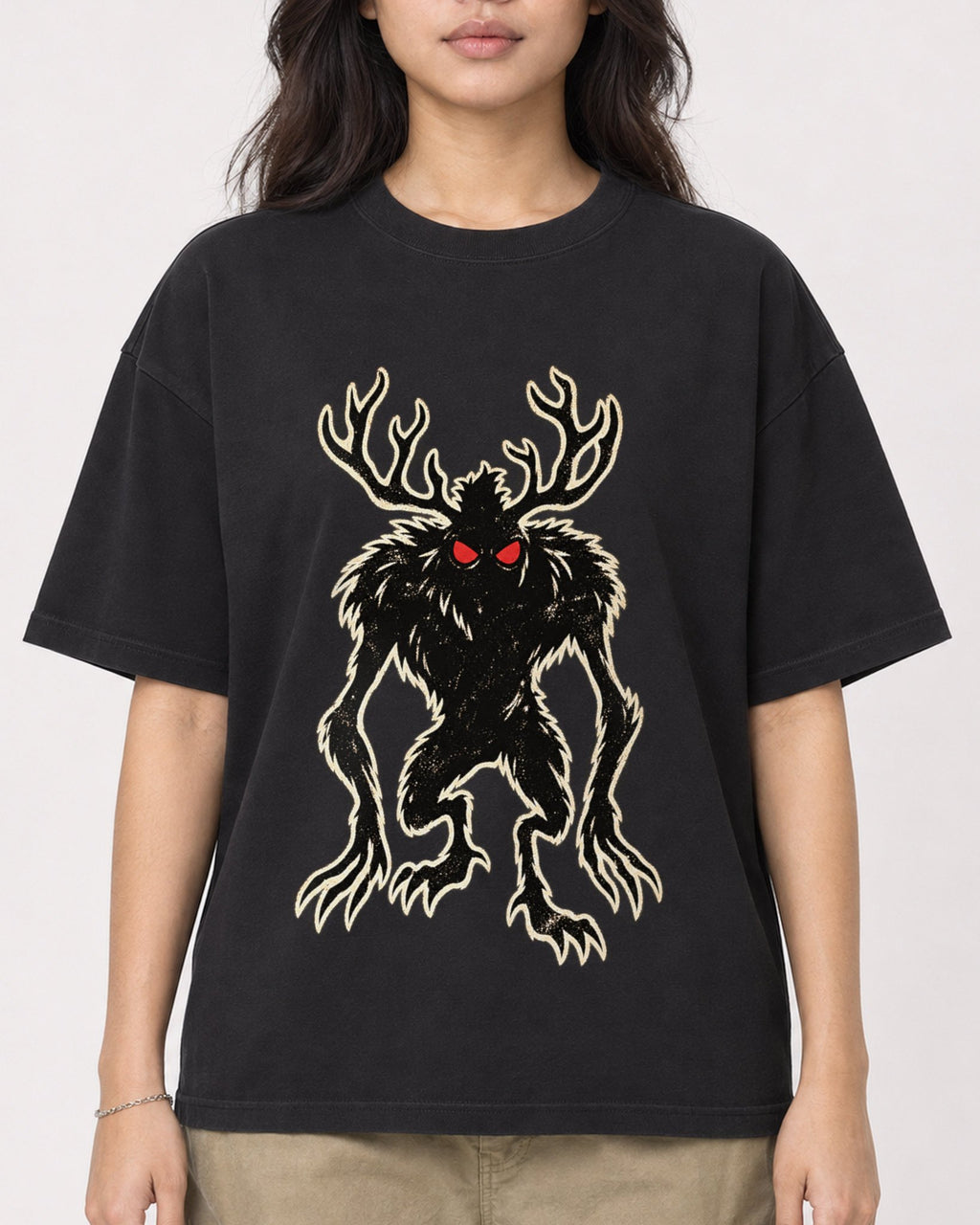 Mockup Boxy Heavyweight Tee Black female close-up 02