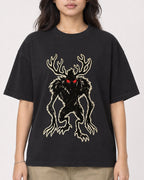 Mockup Boxy Heavyweight Tee Black female close-up 02