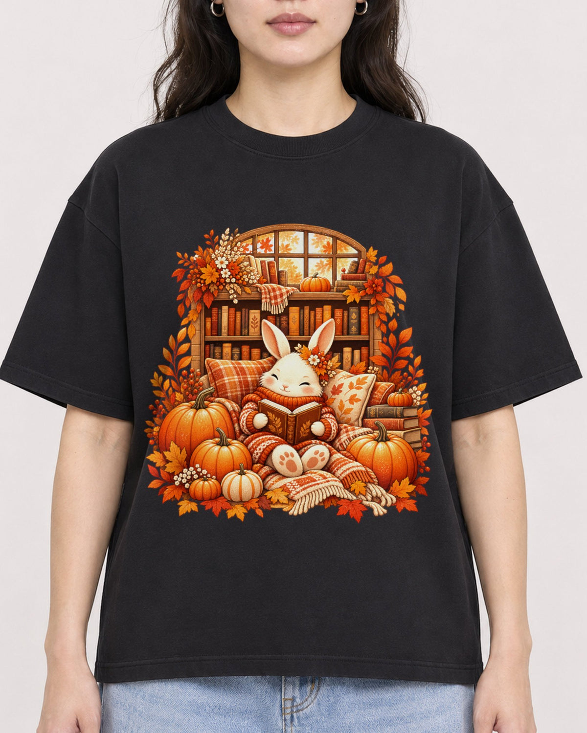 Mockup Boxy Heavyweight Tee Black female close-up 03