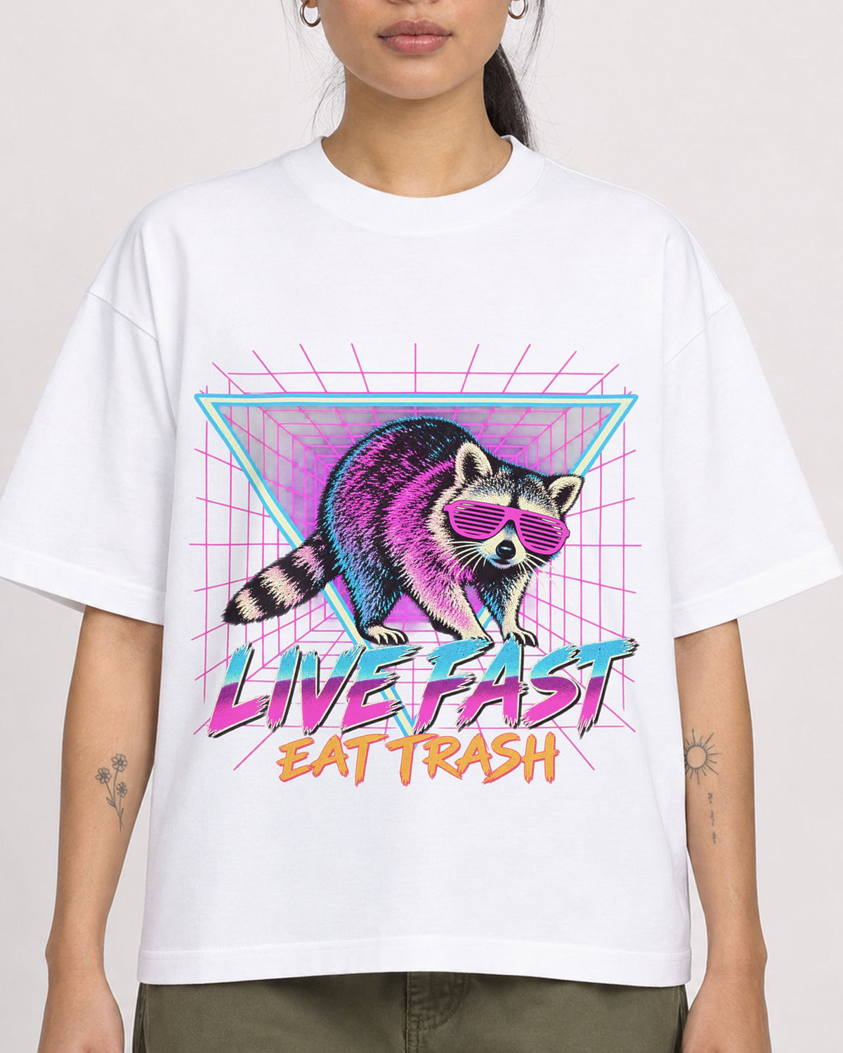 Mockup Boxy Heavyweight Tee White female close-up 42