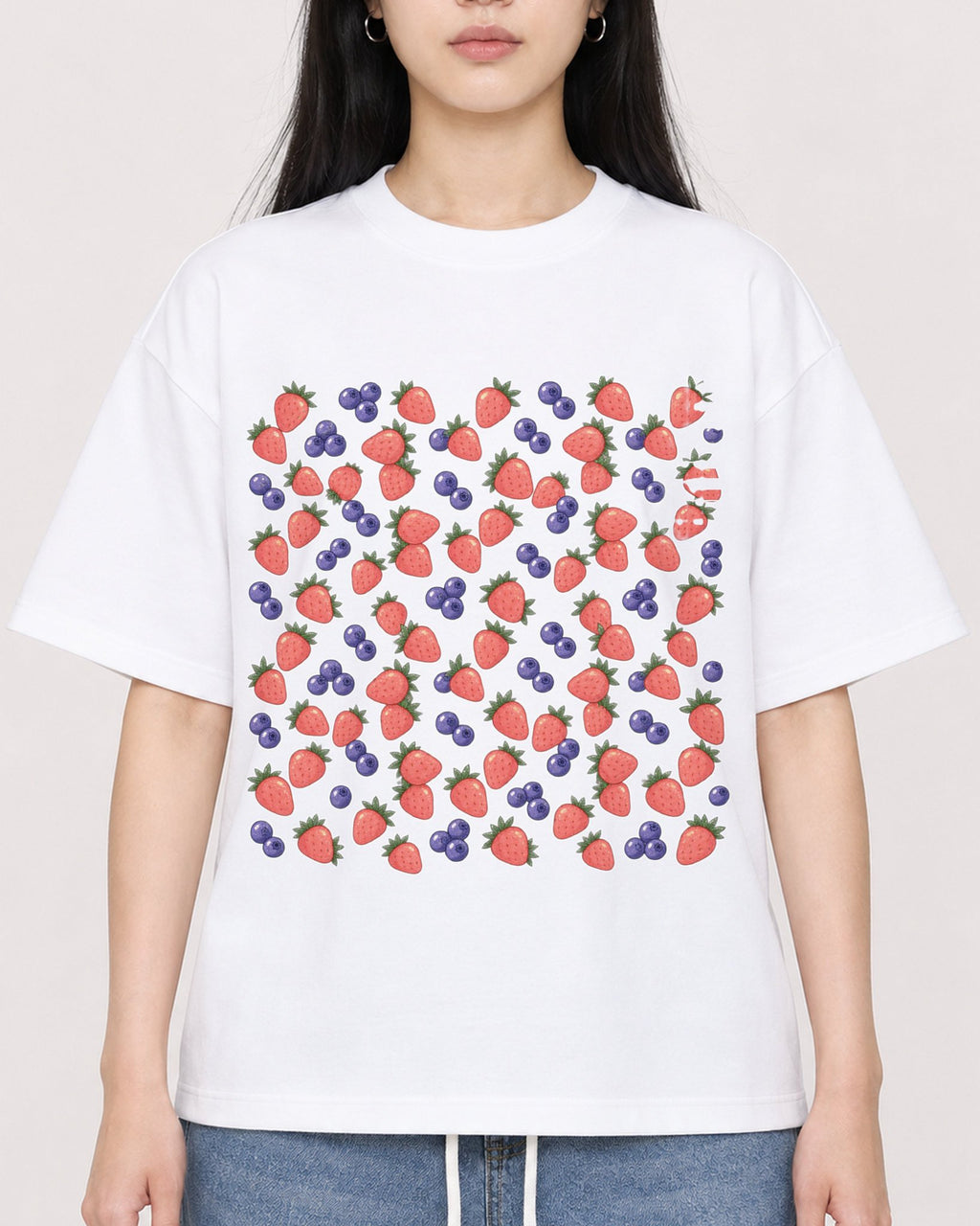 Mockup Boxy Heavyweight Tee White female close-up 01