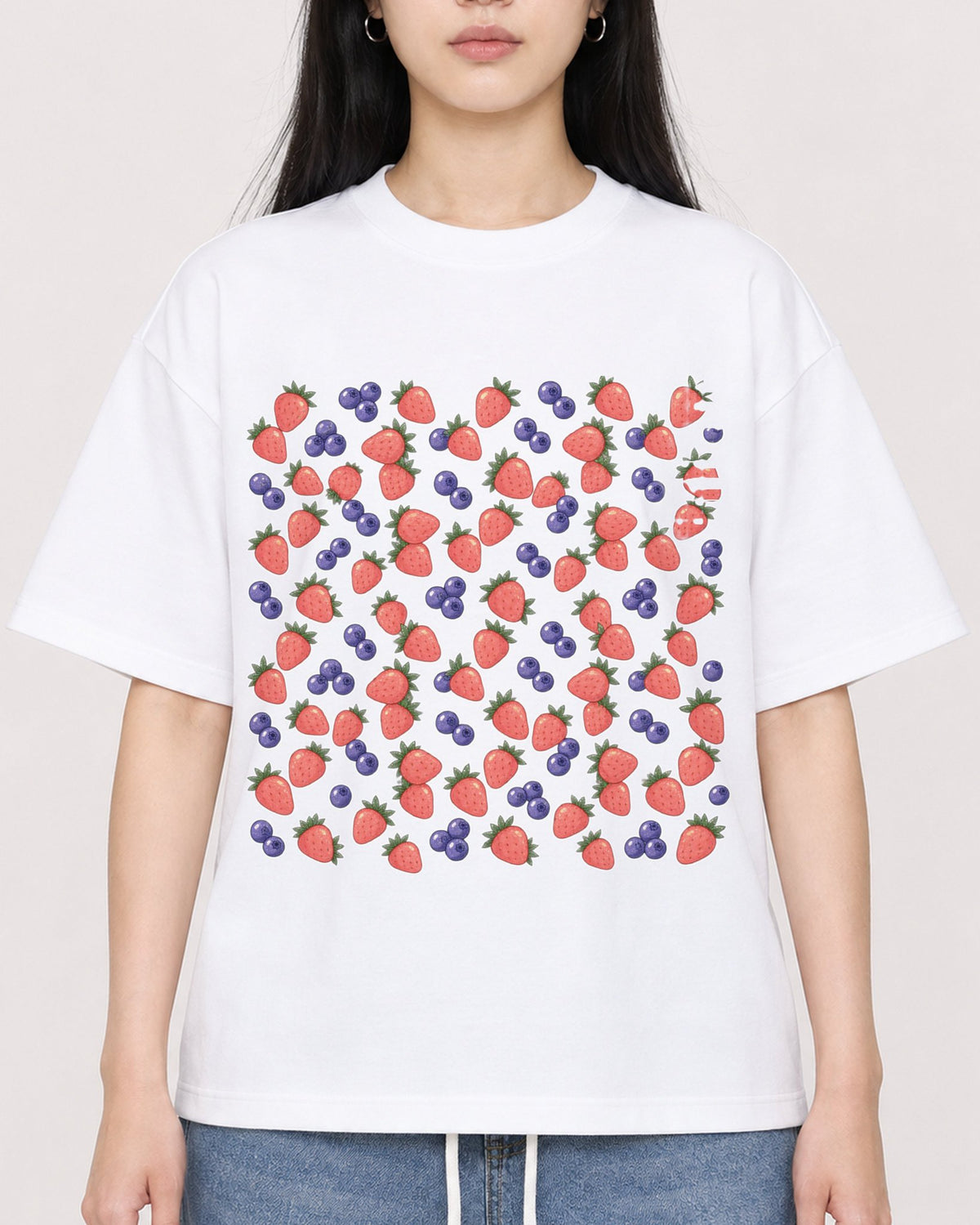 Mockup Boxy Heavyweight Tee White female close-up 01