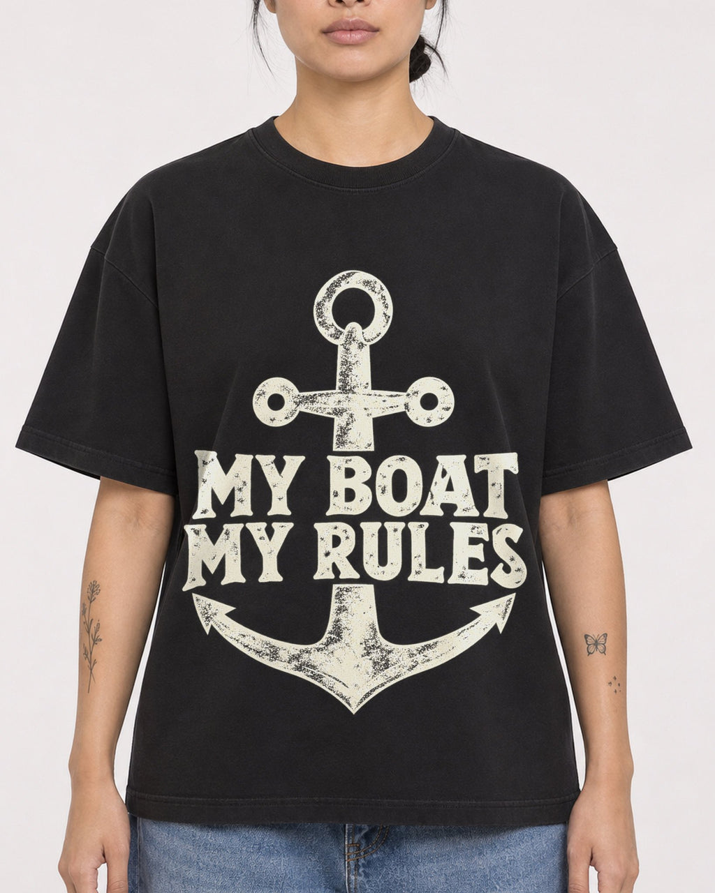 Mockup Boxy Heavyweight Tee Black female close-up 12