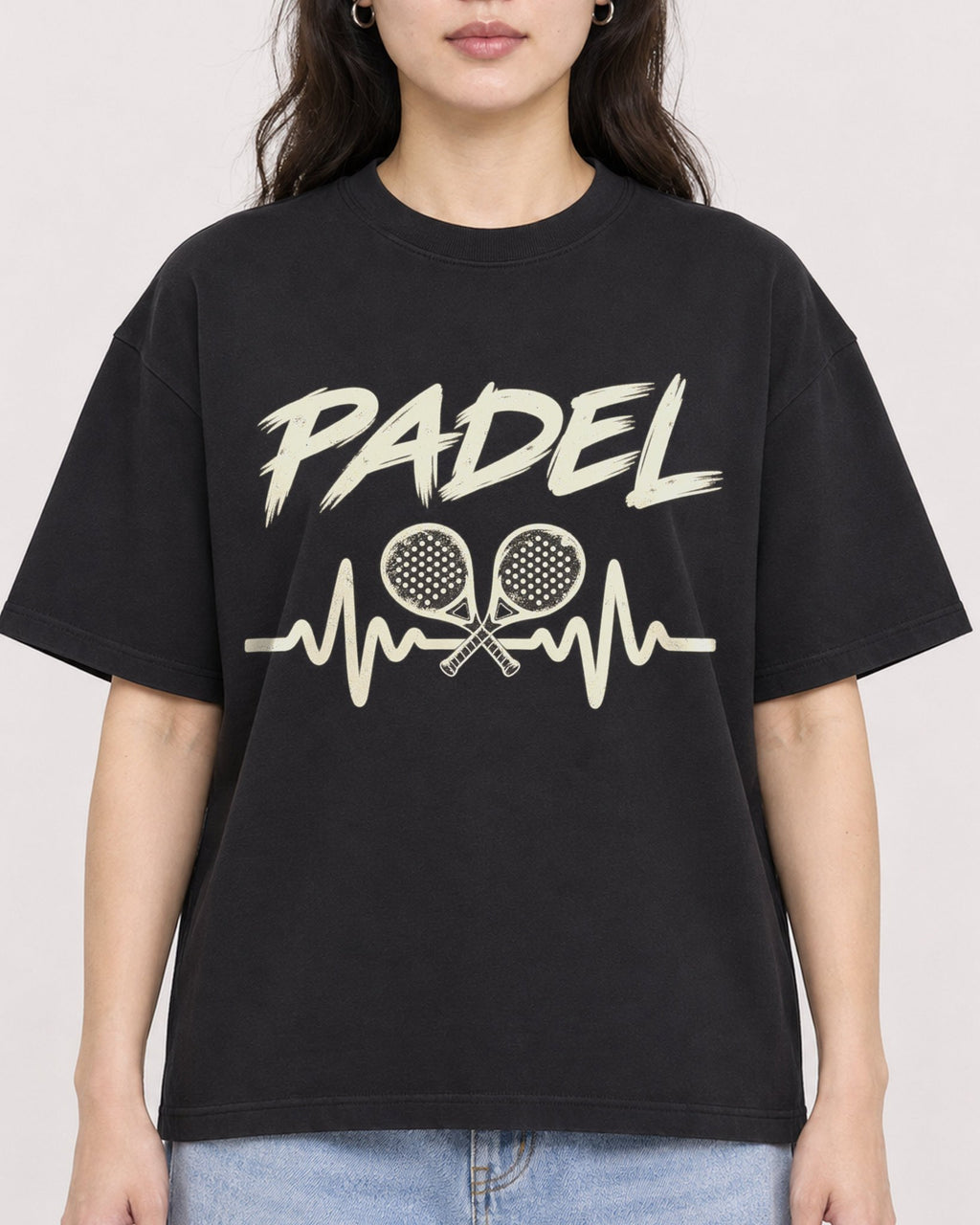 Mockup Boxy Heavyweight Tee Black female close-up 03