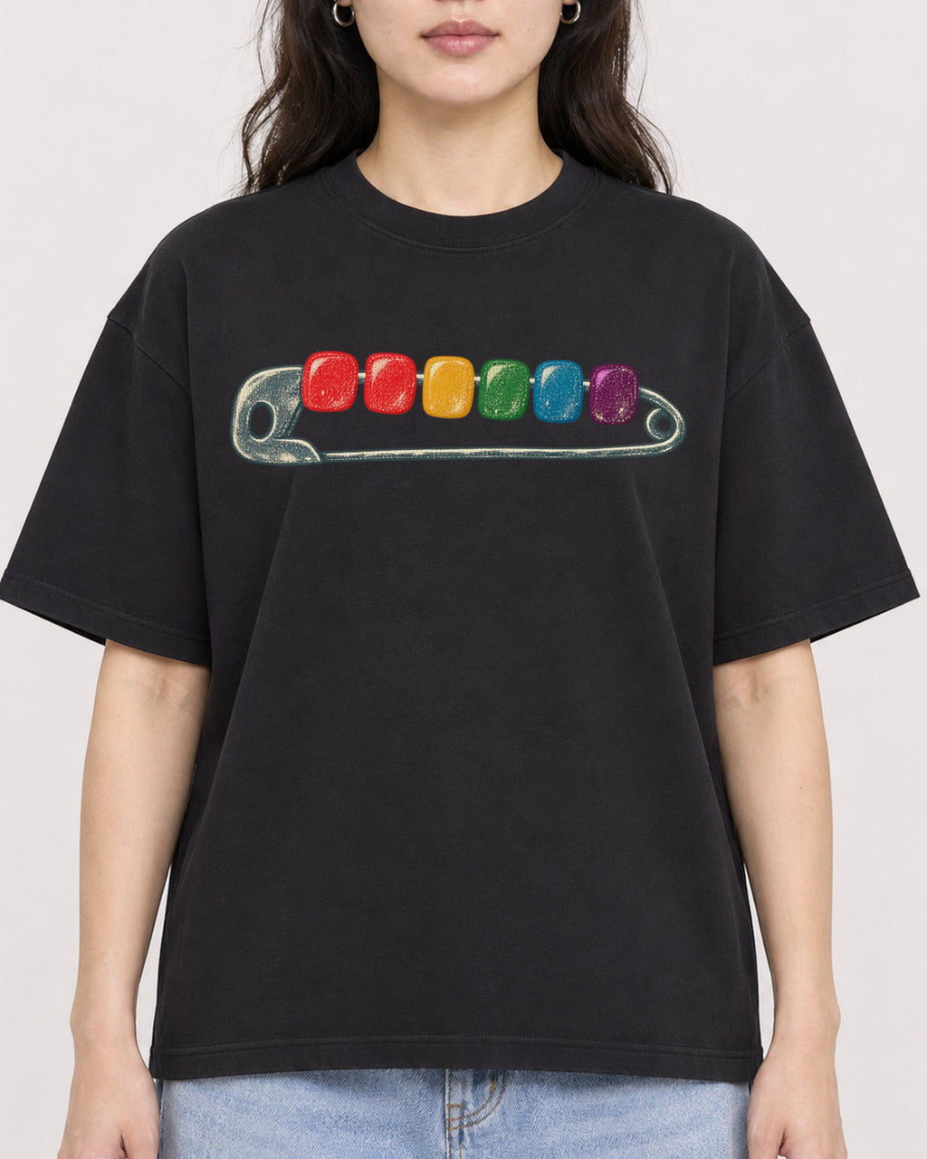 Mockup Boxy Heavyweight Tee Black female close-up 03