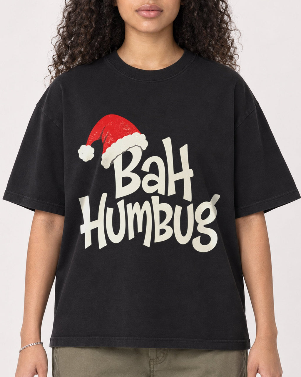 Mockup Boxy Heavyweight Tee Black female close-up 10
