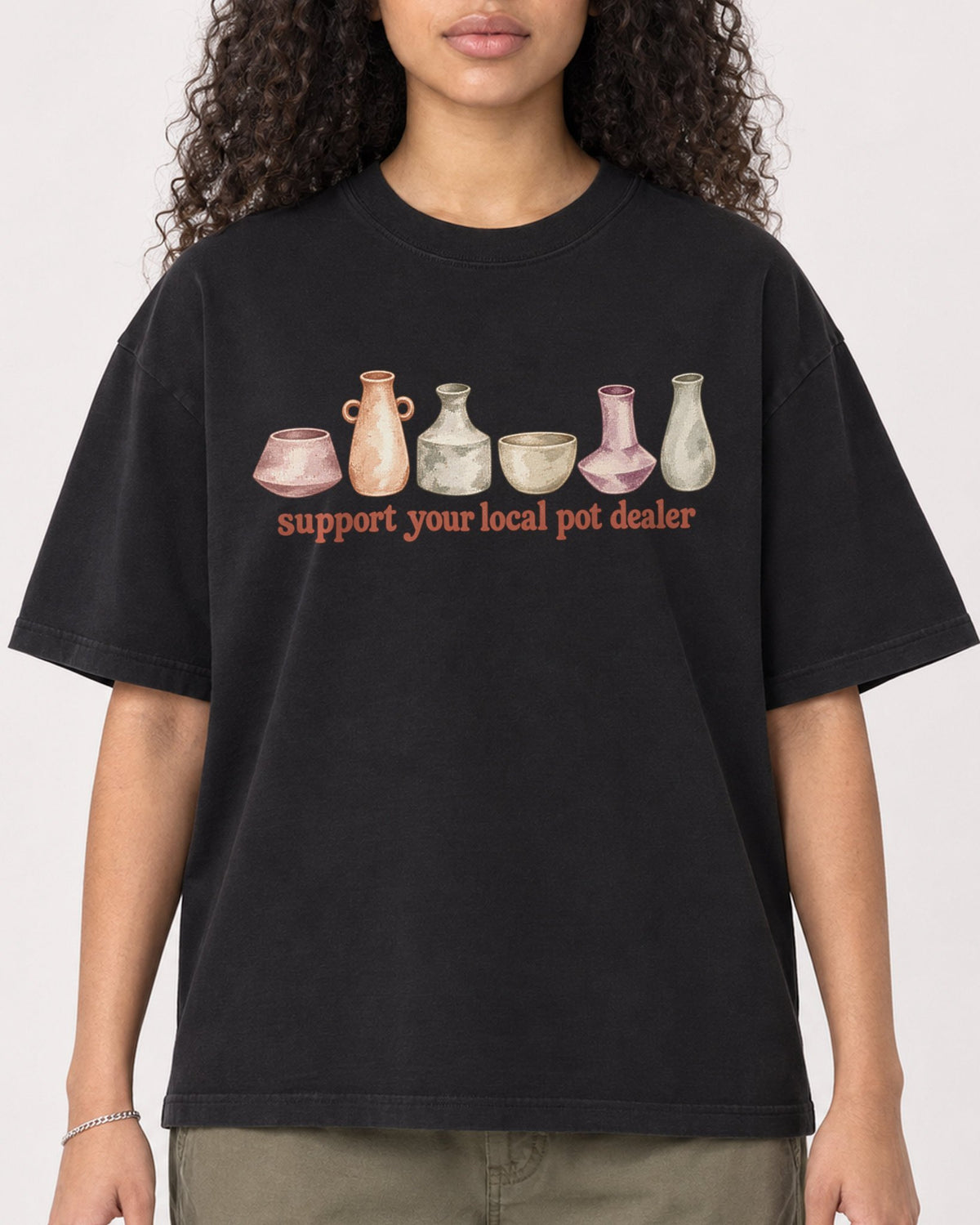Mockup Boxy Heavyweight Tee Black female close-up 10