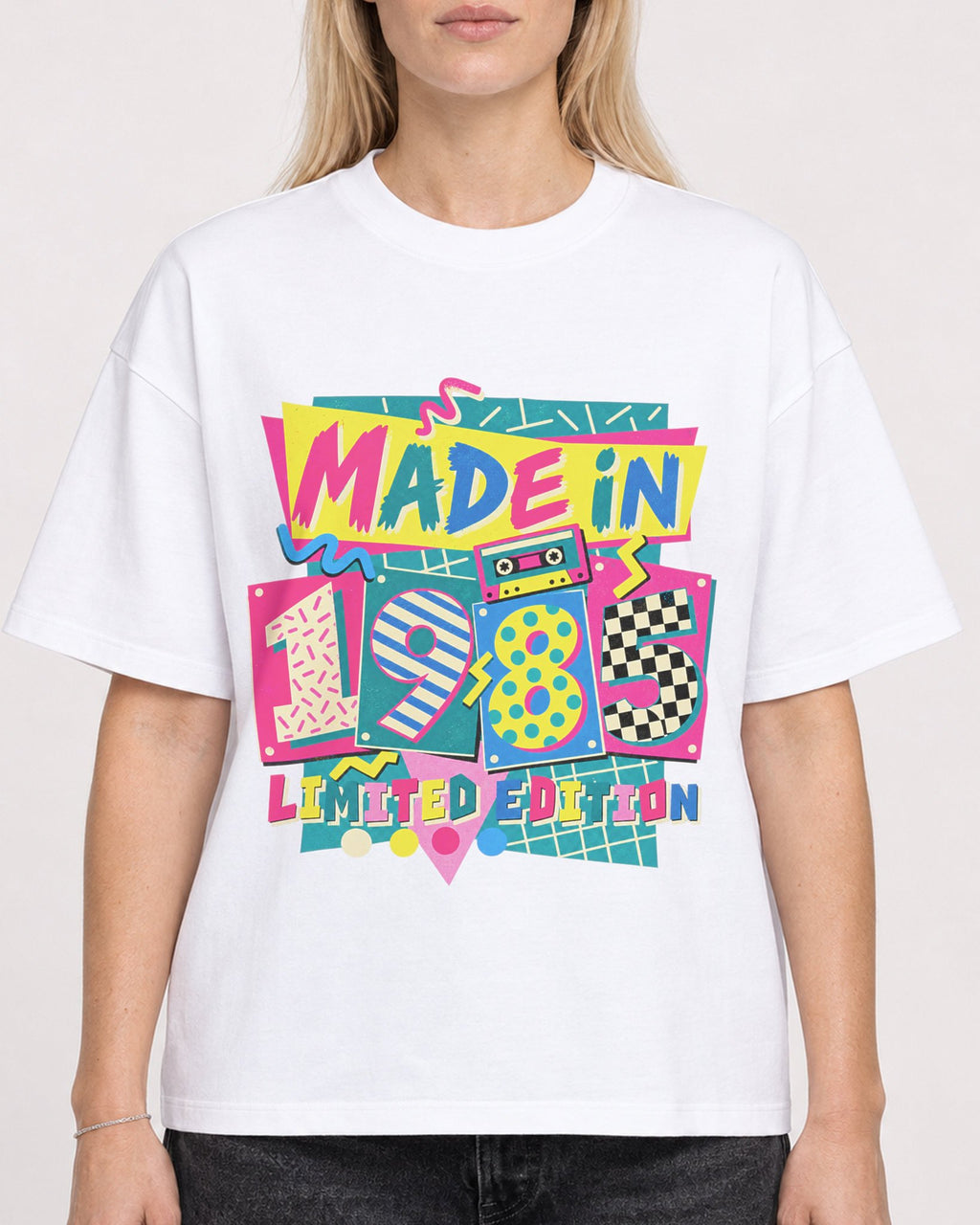 Mockup Boxy Heavyweight Tee White female close-up 08