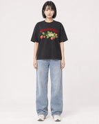 Mockup Boxy Heavyweight Tee Black female full-body 11