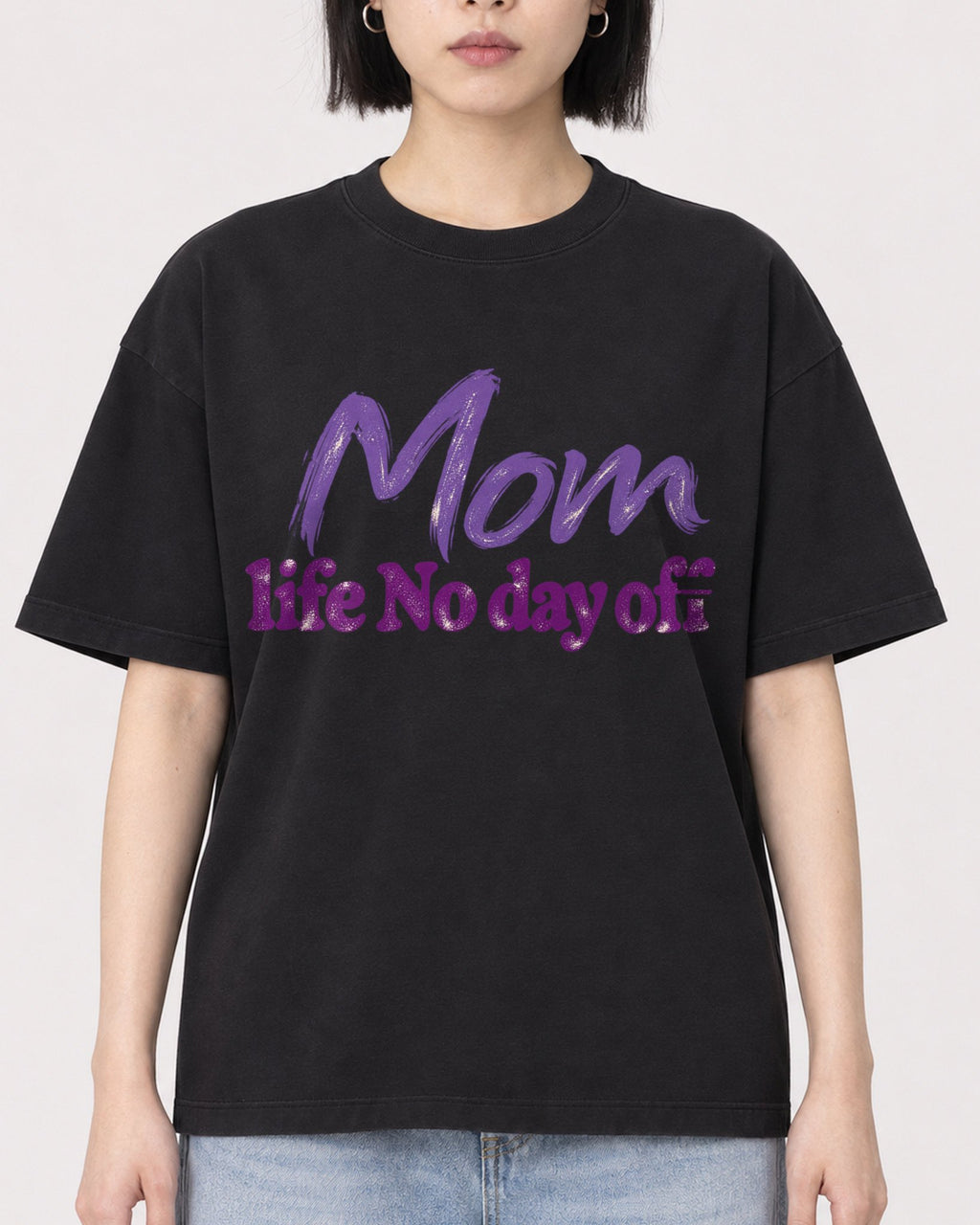 Mockup Boxy Heavyweight Tee Black female close-up 11