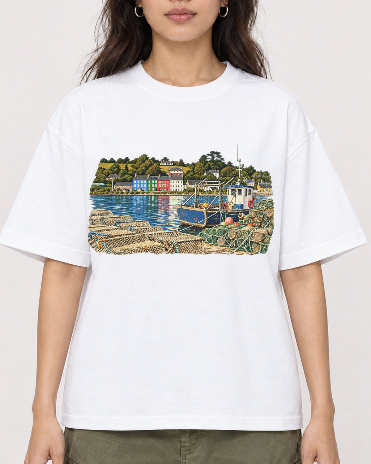 Mockup Boxy Heavyweight Tee White female close-up 02
