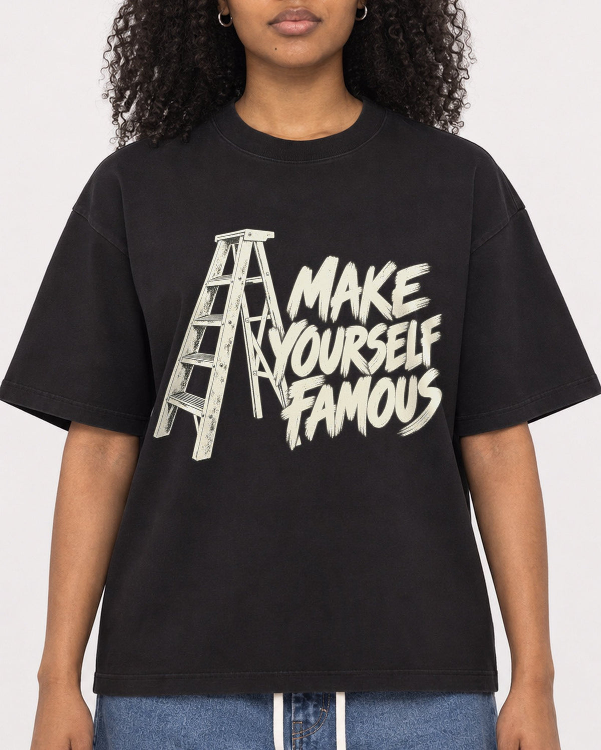 Mockup Boxy Heavyweight Tee Black female close-up 05