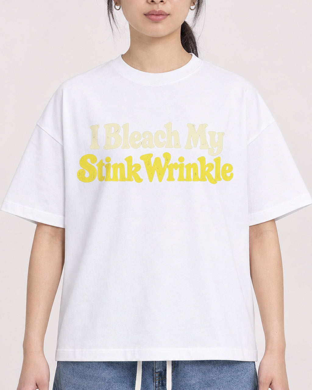 Mockup Boxy Heavyweight Tee White female close-up 21