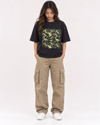 Mockup Boxy Heavyweight Tee Black female full-body 02