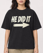 Mockup Boxy Heavyweight Tee Black female close-up 02