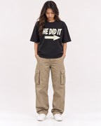 Mockup Boxy Heavyweight Tee Black female full-body 02