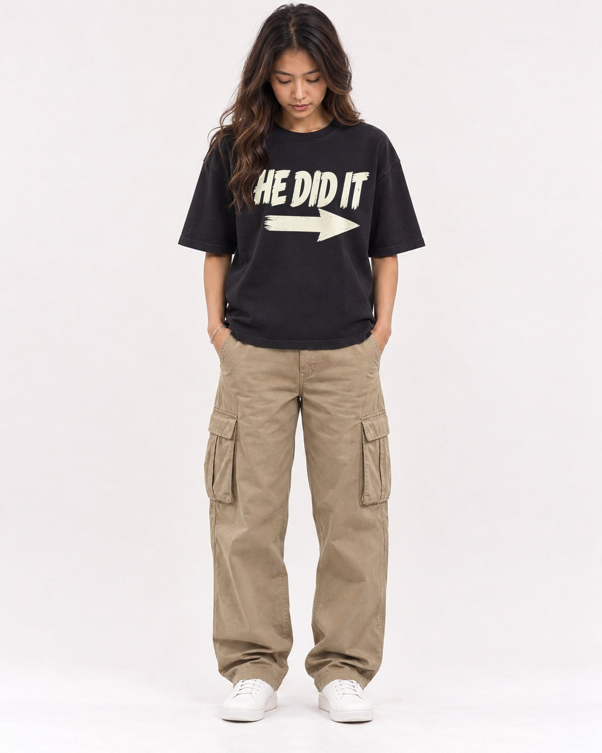 Mockup Boxy Heavyweight Tee Black female full-body 02